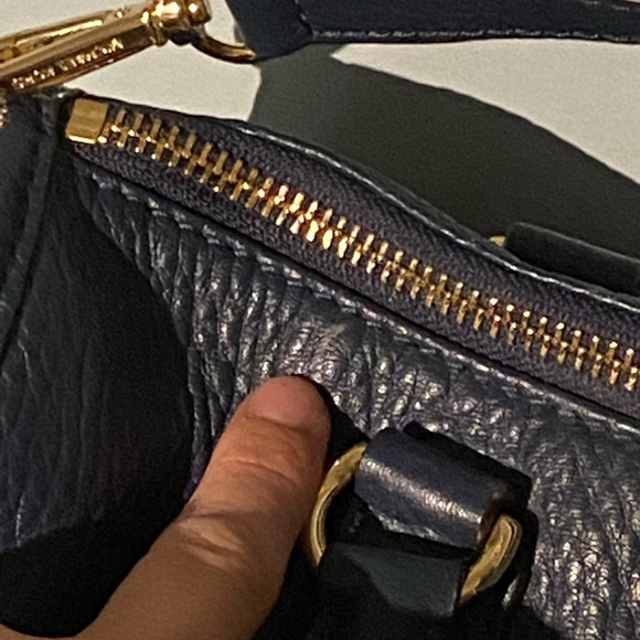 FIRM Michael Kors Fulton Crossbody - Picture 9 of 9